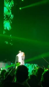 Angélica Vale Instagram - Las veces que yo canté esta canción enfrente del espejo de mi cuarto, soñando con cantarla con @erikrubinoficial Anoche, cumplí ese sueño… Gracias a @boboproducciones y a todo @90spoptour ¡Los amo y nos vemos pronto! ❤️