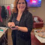 Angélica Vale Instagram - ✨ La nostalgia se apoderó del @youtubetheater anoche con @angelicavaleoriginal en el #90sPopTour y EL DUETO con @erikrubinoficial 🎵 ¡Demostrando la trayectoria, talento y robándose de inmediato los corazones de cada noventero desde Los Ángeles! 🥳 ¿Les gustaría que se repitiera este icónico momento? 📍 ¡Los leemos aquí! 👇🏼 YouTube Theater