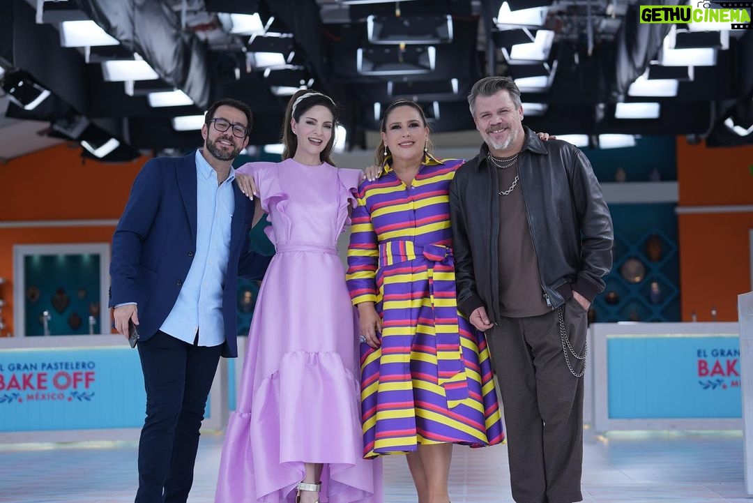 Angélica Vale Instagram - ¡Confirmado! ¡Regresamos con El Gran Pastelero Bake Off Mexico! ¡No puedo de la emoción! #bakeoffméxico @hbomaxla @hbomaxmx 💜💜💜💜