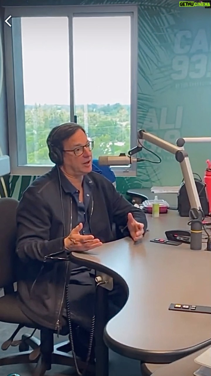 Angélica Vale Instagram - El día de hoy se cumple un año de la muerte de @bobsaget 🕊️Esta es una parte de la entrevista con el icónico #BobSaget 🤍