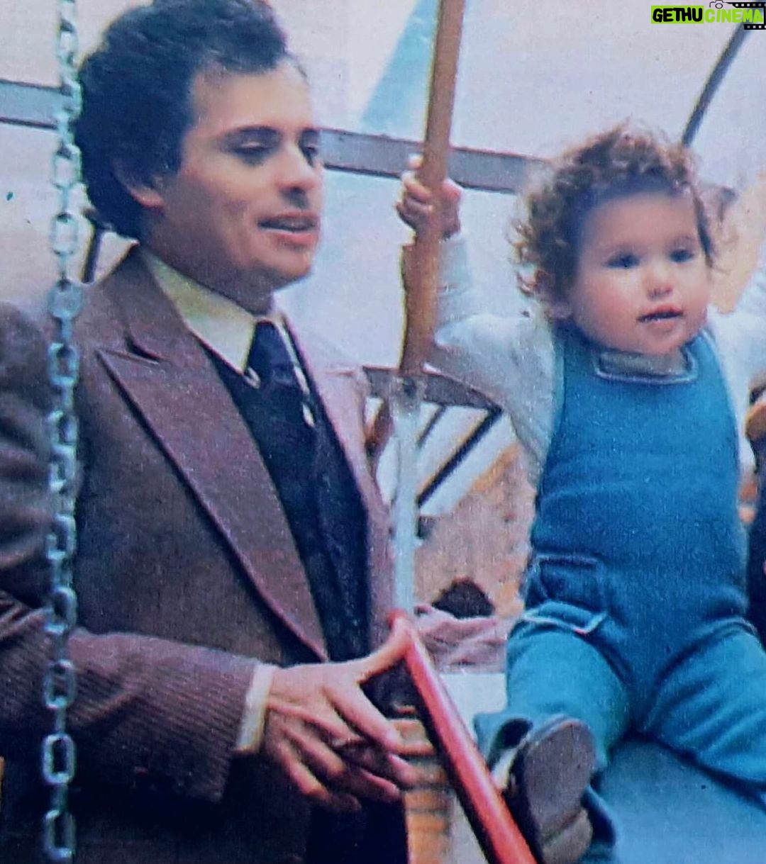 Angélica Vale Instagram - El día del padre es una fecha muy especial para mí. El tabaco se llevó a mi papá; por eso en esta fecha siento que es mi obligación recordarles a todos ustedes lo importante que es dejar de fumar. A todos los que todavía fuman, déjenlo ahora. Háganlo por ustedes y por su familia. Para ayuda gratuita para dejar de fumar llama al 1-855-DÉJELO-YA (1-855-335-3569), visita @CDCTobaccoFree o CDC.gov/dejar.