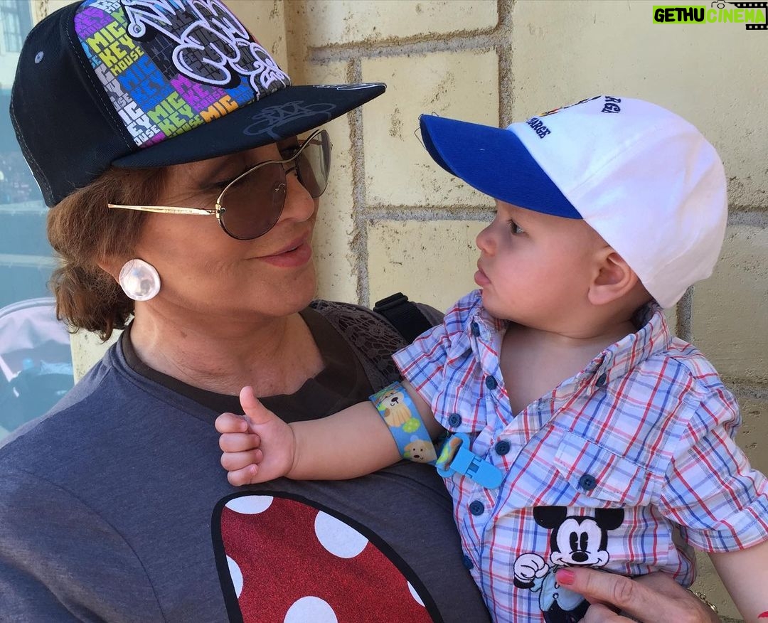 Angélica Vale - 28.8K Likes - ¡Feliz cumpleaños Mamacita! Gracias por ser la mejor en todo, la mejor mamá, la mejor amiga, la mejor abuela, la mejor cómplice. ¡Te amo con toda mi alma!
¡Que bendición ser tu hija!
@angelicamariaoriginal