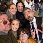 Angélica Vale Instagram - ¡Que lindo la pasé con mi familia en el premiere de @kungfupanda y nos encontramos a @omarchaparro quien es la voz de Po 🤩🐼! • #KungFuPanda 4 is in theaters March 8 @universalpictures @dreamworks @hm_comms
