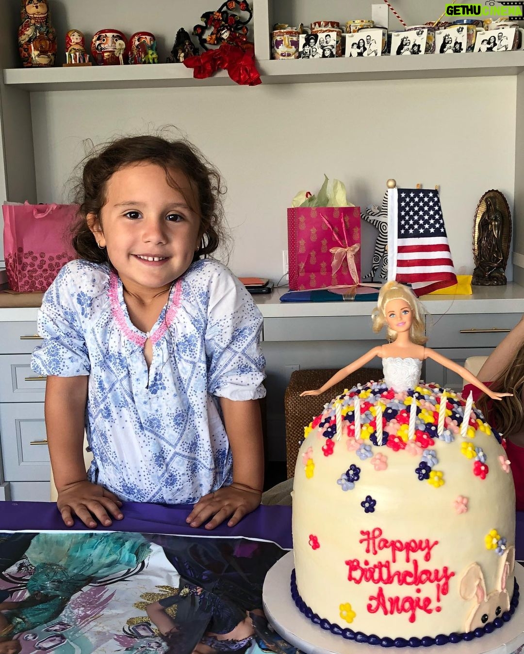 Angélica Vale - 15.3K Likes - @angelicamasieloriginal ¡Eres mi orgullo total! ¡Te amo con todo mi corazón y cada día más! ¡Gracias por dejarme ser tu mamá!
I love you so much! Happy birthday my amazing girl! #happy10thbirthday