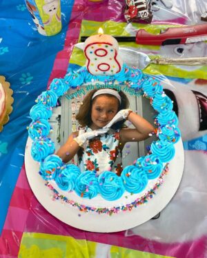 Angélica Vale Instagram - @angelicamasieloriginal ¡Eres mi orgullo total! ¡Te amo con todo mi corazón y cada día más! ¡Gracias por dejarme ser tu mamá! 
I love you so much! Happy birthday my amazing girl! #happy10thbirthday