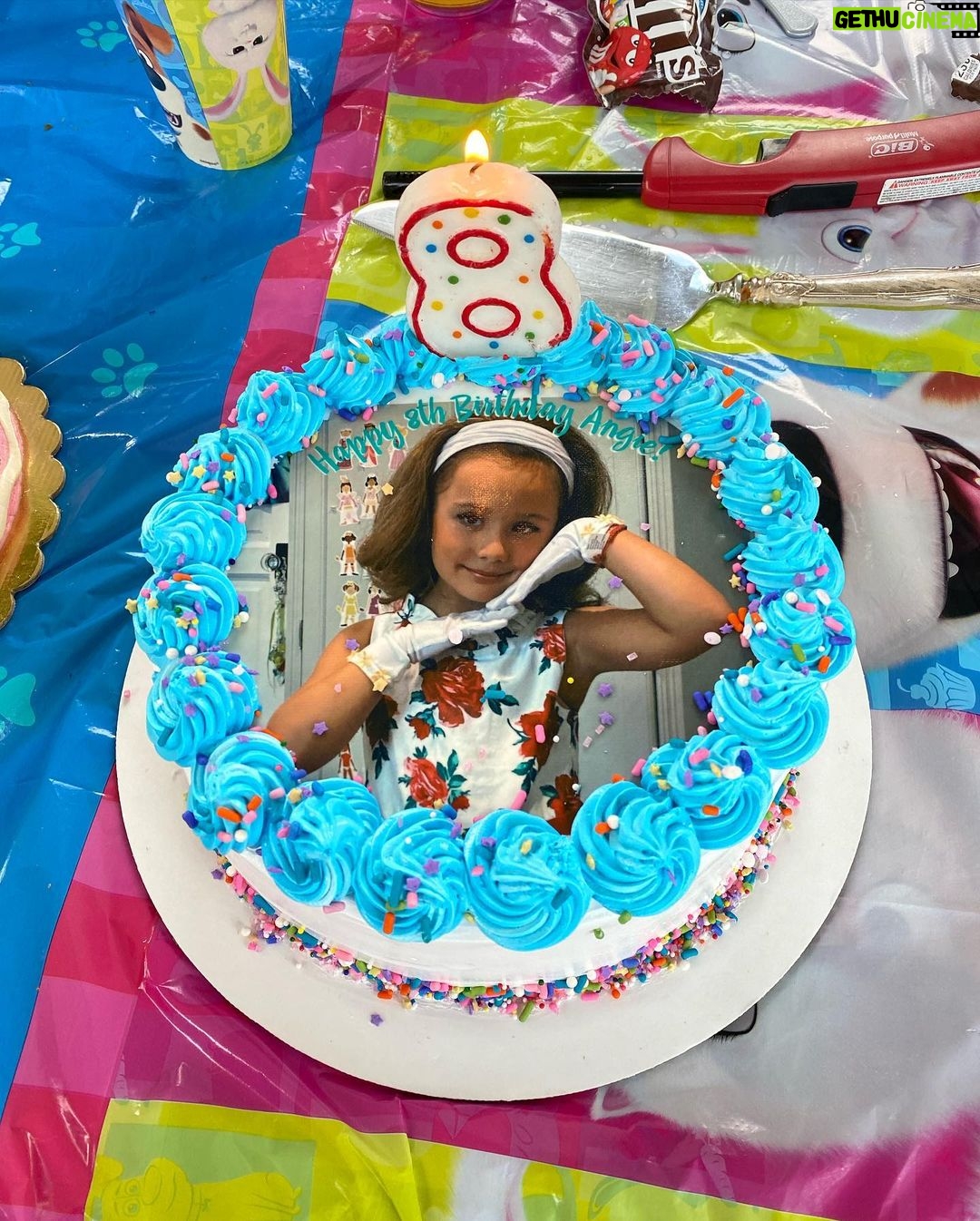 Angélica Vale - 15.3K Likes - @angelicamasieloriginal ¡Eres mi orgullo total! ¡Te amo con todo mi corazón y cada día más! ¡Gracias por dejarme ser tu mamá!
I love you so much! Happy birthday my amazing girl! #happy10thbirthday