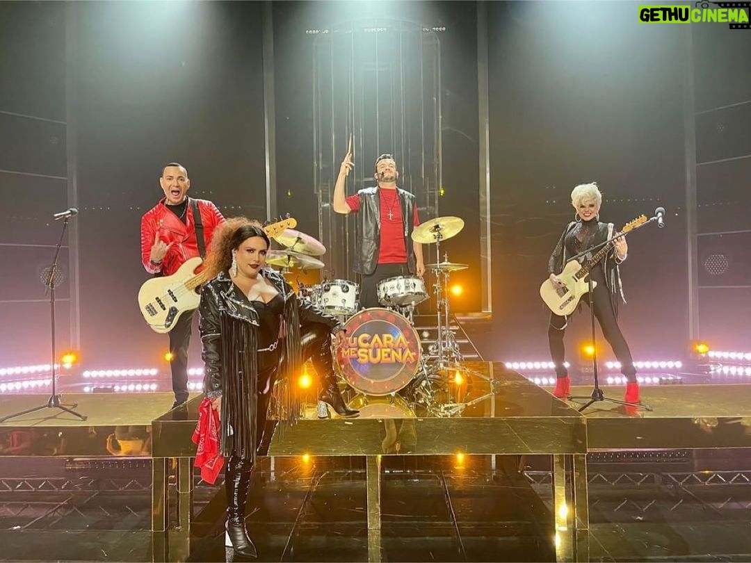 Angélica Vale Instagram - ¡Que viva el rock! 🤪 @tucaramesuenamxus @charytinoficial @edenmunoz @victormanuelleonline