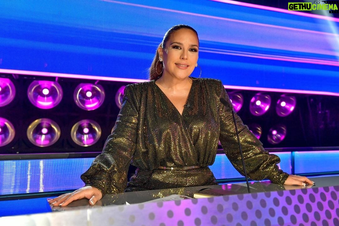 Angélica Vale Instagram - ¡Que gran noche! @tucaramesuenamxus @univision @canalestrellas