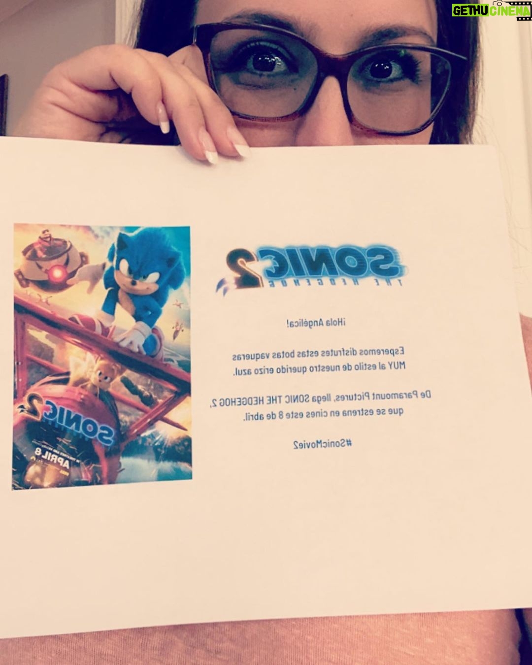 Angélica Vale Instagram - Ya estoy lista con mi look para ir a ver @sonicmovie 💙 ¡No puedo esperar más! Ahà estaré el 8 de abril… 😉 ¡Gracias @caballobroncoshop por estas botas tan cool! #sonicmovie2
