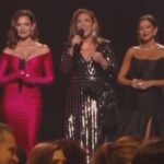 Angélica Vale Instagram - ✨ La emotiva participación de @michellegalvantv y @pamelasilva junto con @angelicavaleoriginal en @premiolonuestro para dar a conocer una nueva categoría en honor a Omar Marchant. #michellegalvan #pamelasilva #angelicavale #PrimerImpacto #premiolonuestro