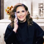 Angélica Vale Instagram - ¿Qué, qué? 😱 Padres famosos cantantes competirán contra sus hijos 🤩 y @angelicavaleoriginal será nuestra host. ❤️ #JuegoDeVocesUS MUY PRONTO por Univision.
