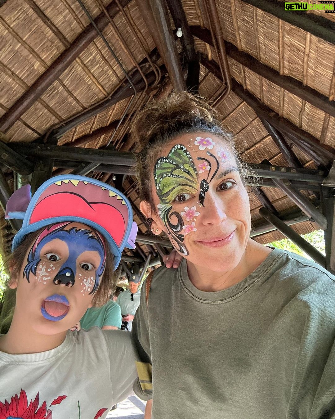 Angélica Vale - 24.7K Likes - ¡Gracias a nuestro amigos de @waltdisneyworld y @disneyworld.latino, la pasamos espectacular en #WaltDisneyWorld 🏰🤍🤩
•