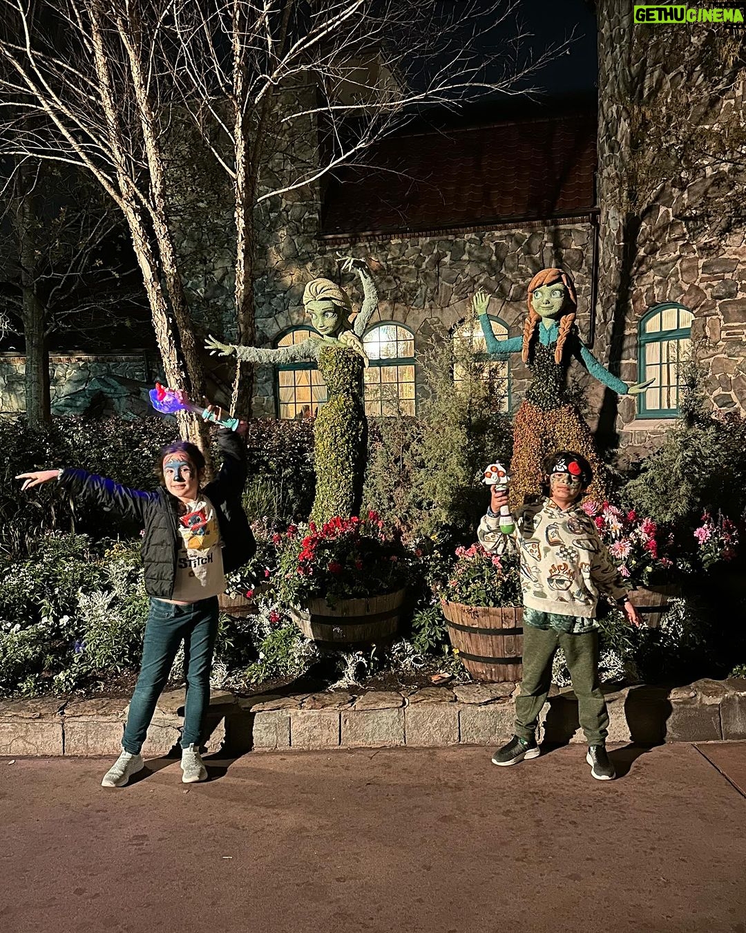 Angélica Vale - 24.7K Likes - ¡Gracias a nuestro amigos de @waltdisneyworld y @disneyworld.latino, la pasamos espectacular en #WaltDisneyWorld 🏰🤍🤩
•