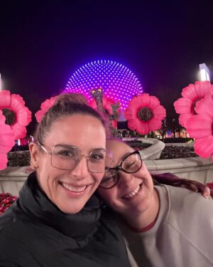 Angélica Vale Instagram - ¡Gracias a nuestro amigos de @waltdisneyworld y @disneyworld.latino, la pasamos espectacular en #WaltDisneyWorld 🏰🤍🤩 
•