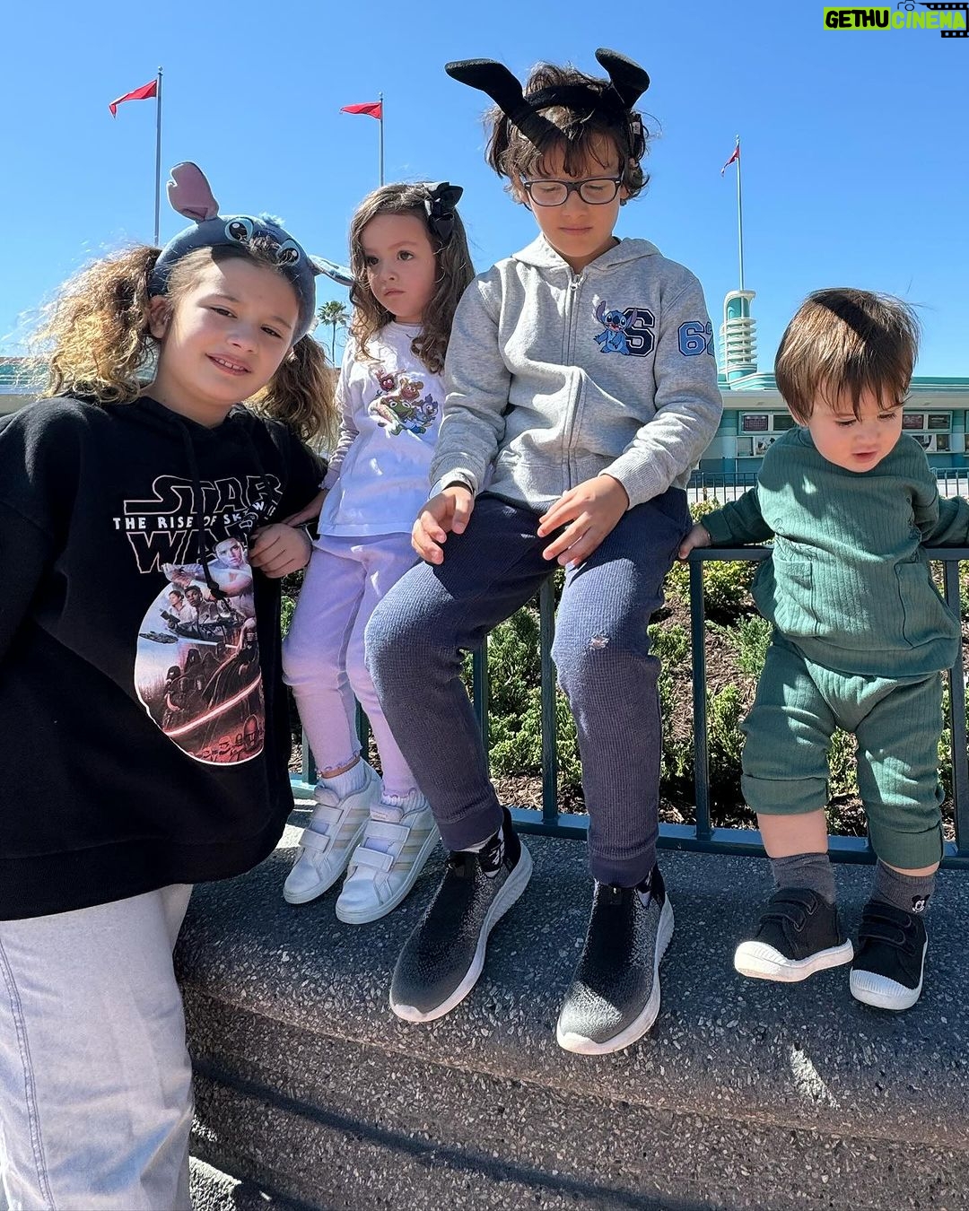 Angélica Vale - 24.7K Likes - ¡Gracias a nuestro amigos de @waltdisneyworld y @disneyworld.latino, la pasamos espectacular en #WaltDisneyWorld 🏰🤍🤩
•