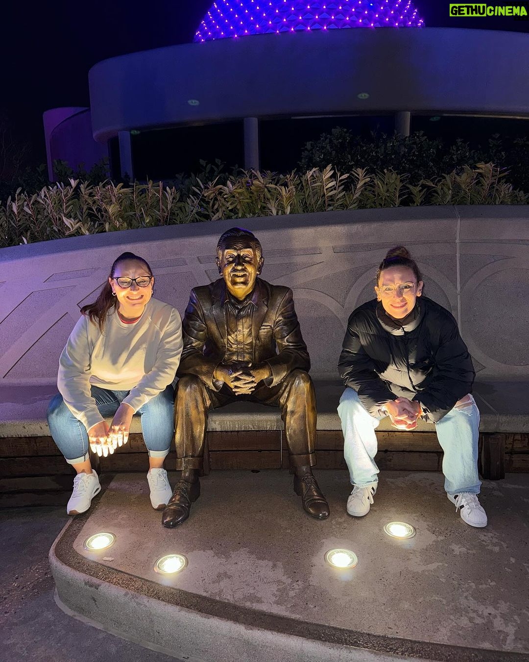 Angélica Vale - 24.7K Likes - ¡Gracias a nuestro amigos de @waltdisneyworld y @disneyworld.latino, la pasamos espectacular en #WaltDisneyWorld 🏰🤍🤩
•