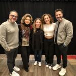Angélica Vale Instagram - Muy contenta de presentar por fin este maravilloso show junto con mi mamá @angelicamariaoriginal y de la mano de los mejores @boboproducciones ¡Gracias por la confianza y todo el cariño! ❤️ Los amamos @jackborovoy75 @sonsalsco @ariborovoy Pepsi Center WTC