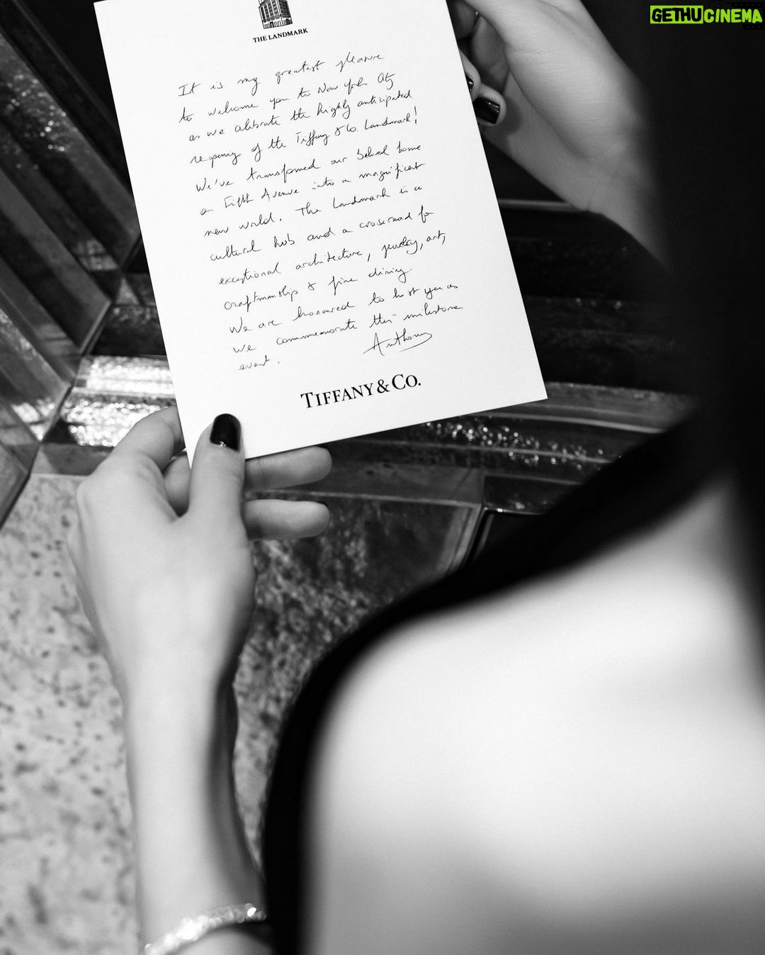 AngelaBaby Instagram - 💙@tiffanyandco #tiffanyandco #TheTiffanyLandmark