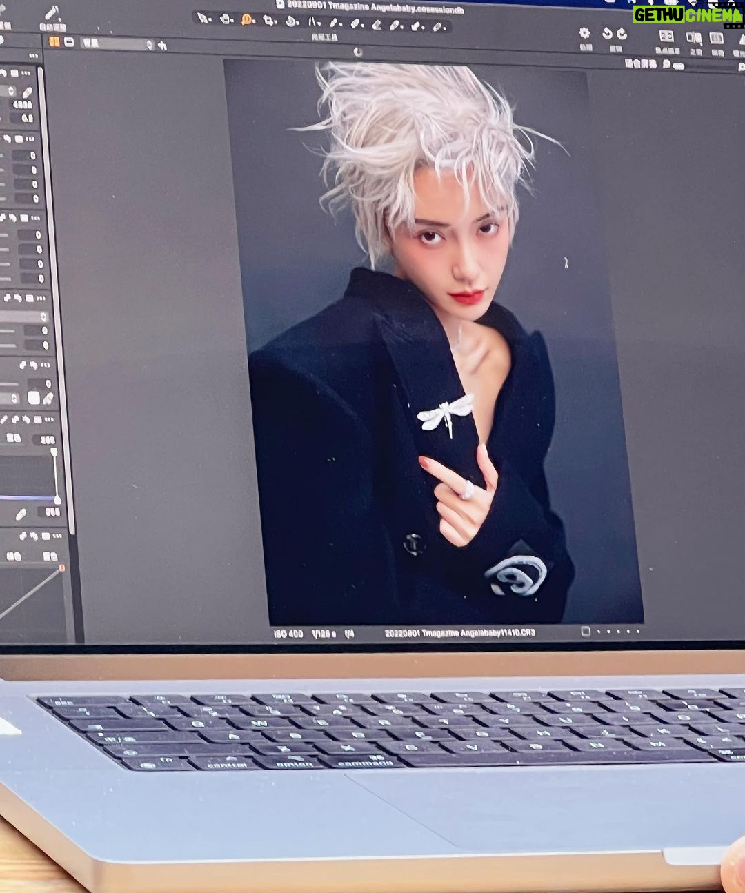 AngelaBaby Instagram - new hairstyle 😎#tmagazine #tiffany #rogervivier