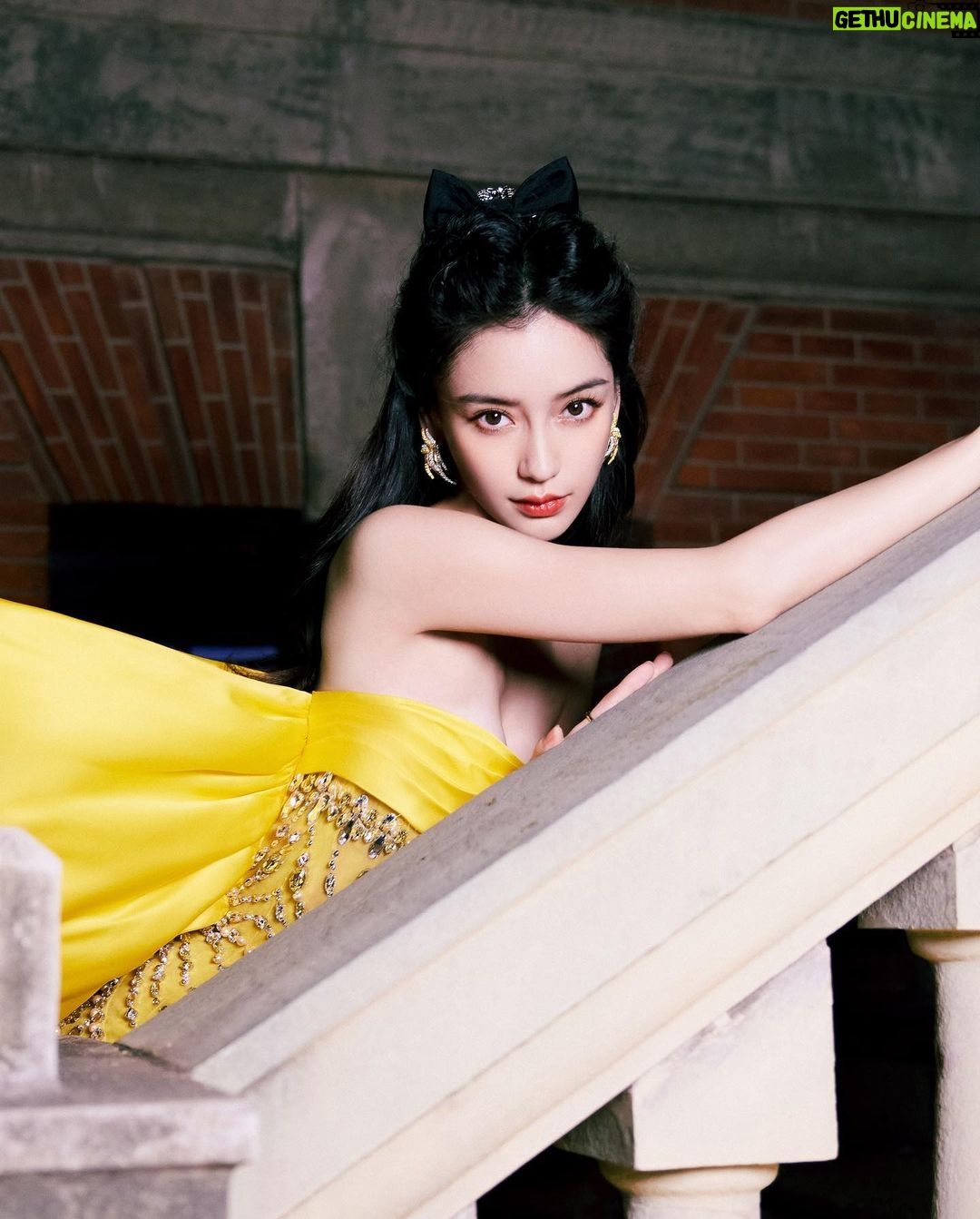 AngelaBaby Instagram - 💥10M followers 💥 love u guys three thousand times 💞 thx #georgeshobeika #rogervivier dress me up 💖