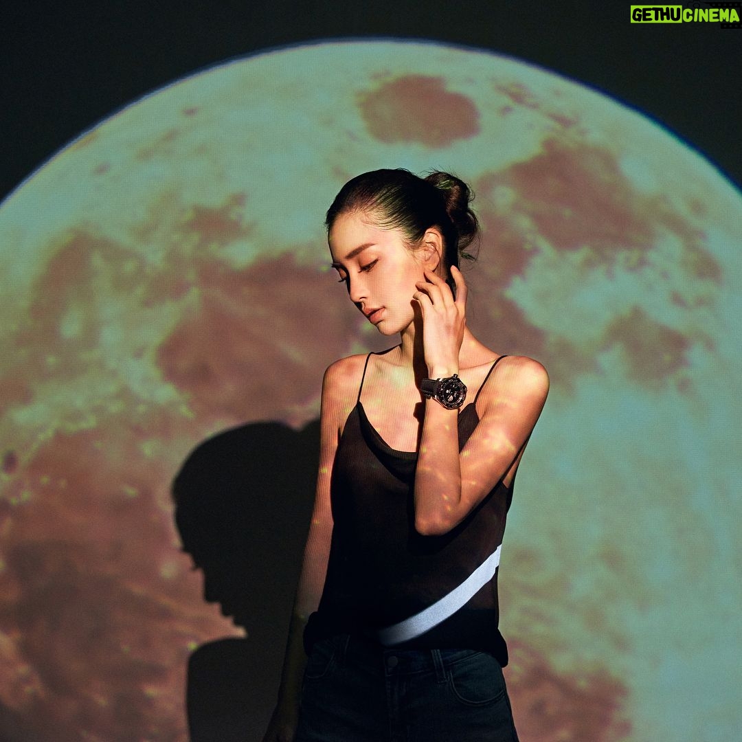AngelaBaby Instagram - 和🌕做朋友 @tagheuer #DontCrackUnderPressure
