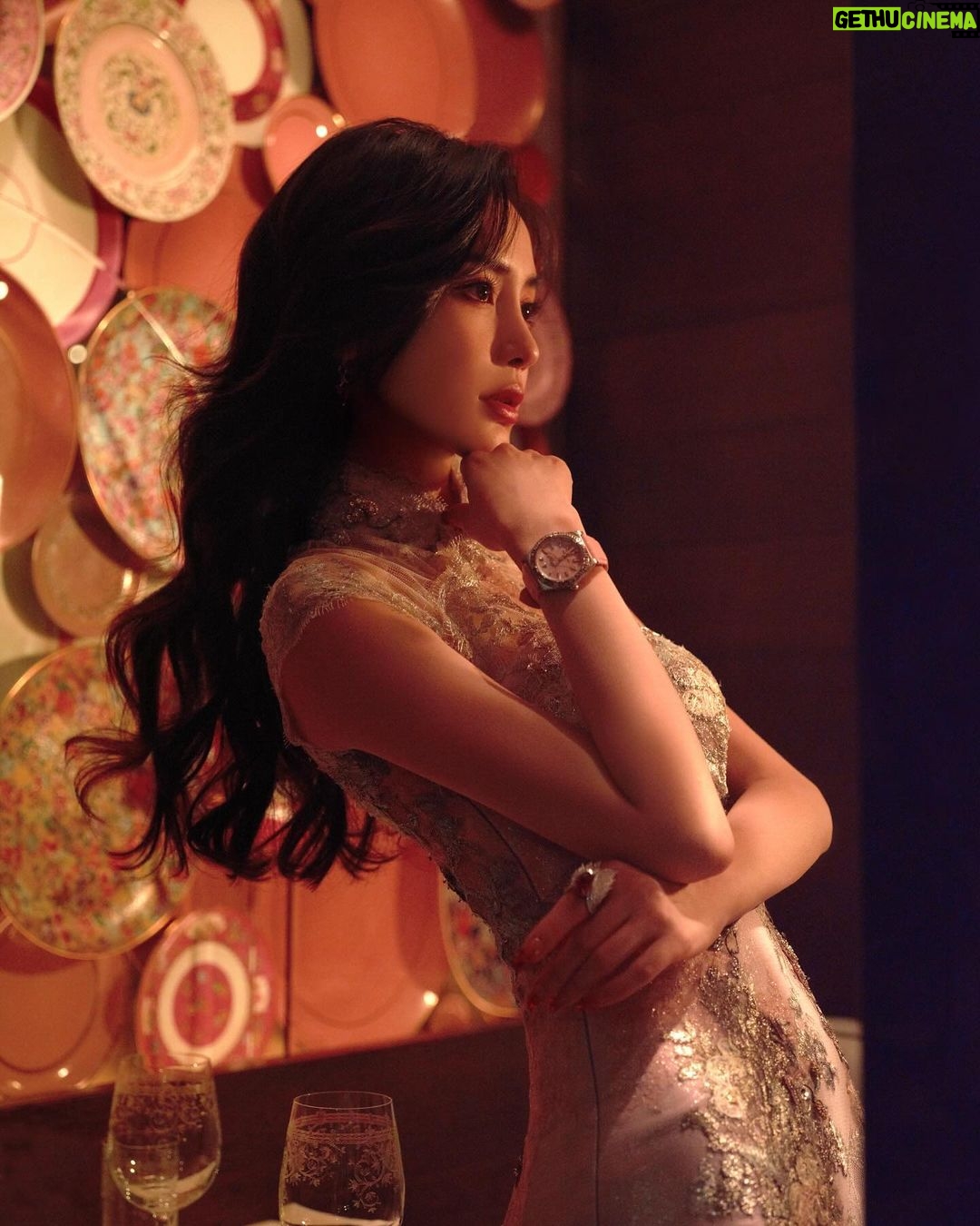 AngelaBaby Instagram - Honoured to attend BAFTA Gala 2024 and really enjoyed a great night. #bafta ⌚️ @breitling 💍@stephenwebsterjewellery 👗 @barneybc @barneychengcouture The Peninsula London