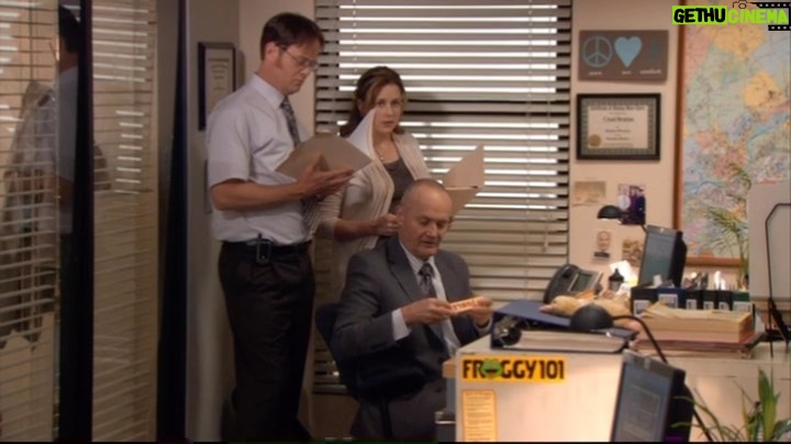 Angela Kinsey Instagram - Every single time @creedbratton said “How’d I get this long triangle?” I cracked up. Thank goodness I was in the accounting corner because I could not stop laughing. 😂 Today on @officeladiespod it’s Pam’s Replacement! Thanks to @rainnwilson and @mindykaling for sending in audio clips and sharing some of their memories with us about this episode and to you all for sending in your questions and comments! And check out officeladies.com for a fun new episode we’re going to do called “Dear Office Ladies”! Link in bio. Happy Wednesday! ❤🎙 #officeladies