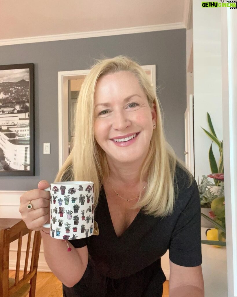 Angela Kinsey Instagram - 1- Morning Sass 2- Also Hiiii! Ready for parent orientation for Middle School and High School! But seriously High School?? Where has the time gone??😭❤