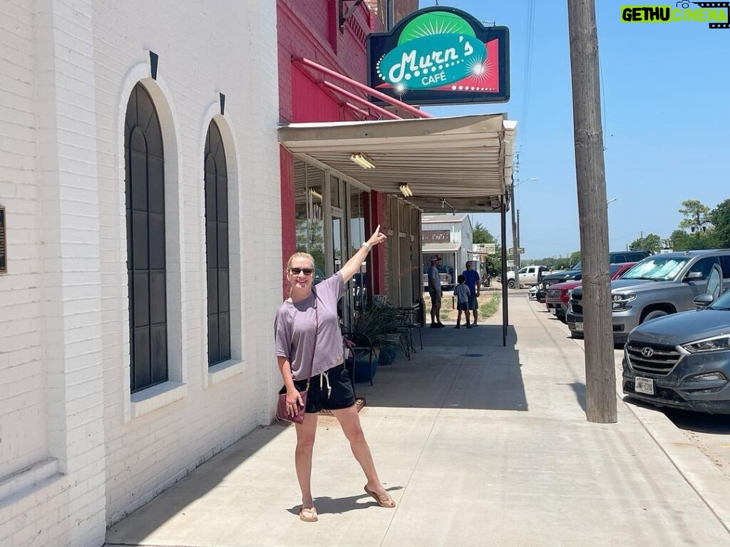 Angela Kinsey Instagram - Such a great trip home to see my family! ❤ 1- My brother-in-law let me borrow his hat. (thx Ron!) 2- Mom sewing. This photo of her makes me smile. She’s the best! 3- Best burger in Archer County is at @murnscafe 4- Sisters! 💕 5- Sally 6- 🐐at🌅 7- Cooling off. 8- Amazing sunsets.