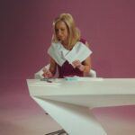Angela Kinsey Instagram - Behind the scenes on the set of a @clairolcolor commercial in 2011. Snacks ✔️, paper towel bib ✔️, scrolling ✔️. #digitalclutterfind