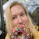 Angela Kinsey Instagram - Boston weekend with the teens! 1- Walking historical tour! We went with @hubtowntours 2- Look kids it got sunny… let’s go explore some more! (We stayed at @kimptonmarlowehotel and loved it!) 3- That didn’t last long. 😂 (@joshuasnyder I feel like this photo tracks for our family and weather on trips!) 4- Performing with my niece and her awesome improv troupe @igpharvard !! So fun! 5- @blackbirddoughnuts the perfect way to end our trip!! ❤️