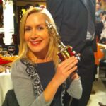 Angela Kinsey Instagram - Today is Michael’s Last Dundies on @officeladiespod !! In my digital clutter I found this photo Brian took of me on set the day we filmed the Dundie Awards! It brought back so many memories, I decided to host a mini Dundies for our Office Ladies team! 😂 🏆 I loved rewatching this episode! Thanks for sending in your questions and comments! Link in bio to listen! ❤️🎙️ #officeladies