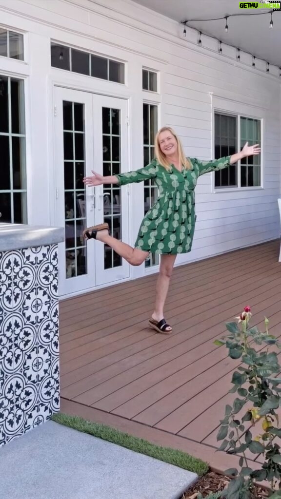 Angela Kinsey Instagram - New Year! New Deck! Thanks to the awesome folks at @trexcompany for making my backyard dreams come true! I love my new deck so much! We used Trex’s Transcend Lineage decking made from 95% sustainable material in the shade Jasper. Checking out my stories for my backyard makeover. ❤