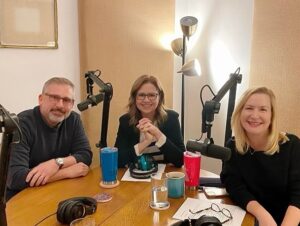 Angela Kinsey Instagram - Steve Carell joins us today on @officeladiespod to talk about his time on The Office! It was so wonderful to catch up with him. Thank you for sending in your questions! We had such a blast talking to Steve and we can’t wait for you to hear it! Link in bio to listen!❤️ #officeladies