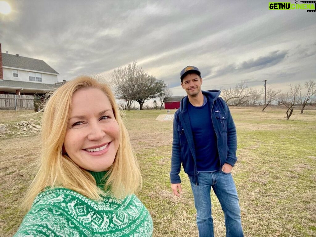 Angela Kinsey Instagram - So happy to be on our family farm! 1-Walking from my sister’s house to my Mom’s house to exchange Christmas gifts. 2-Tree kitty & Cade 3-The kids & the Labs! 4-Christmas tree napkins made by my Mom 5-Evening walk with Josh in the back pasture 6-Me & Caroline the cow dog 7-Sunset from Mom’s front porch. ❤️