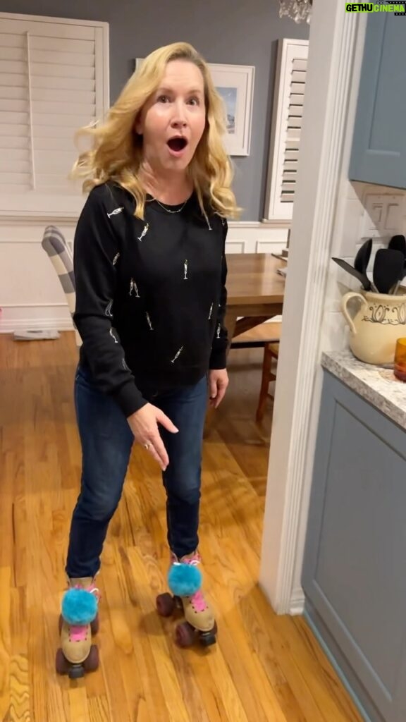 Angela Kinsey Instagram - Happy New Year from a mom who just realized she can still go backwards around a corner on her roller skates… wishing you all the best for 2024! 🥰 🛼