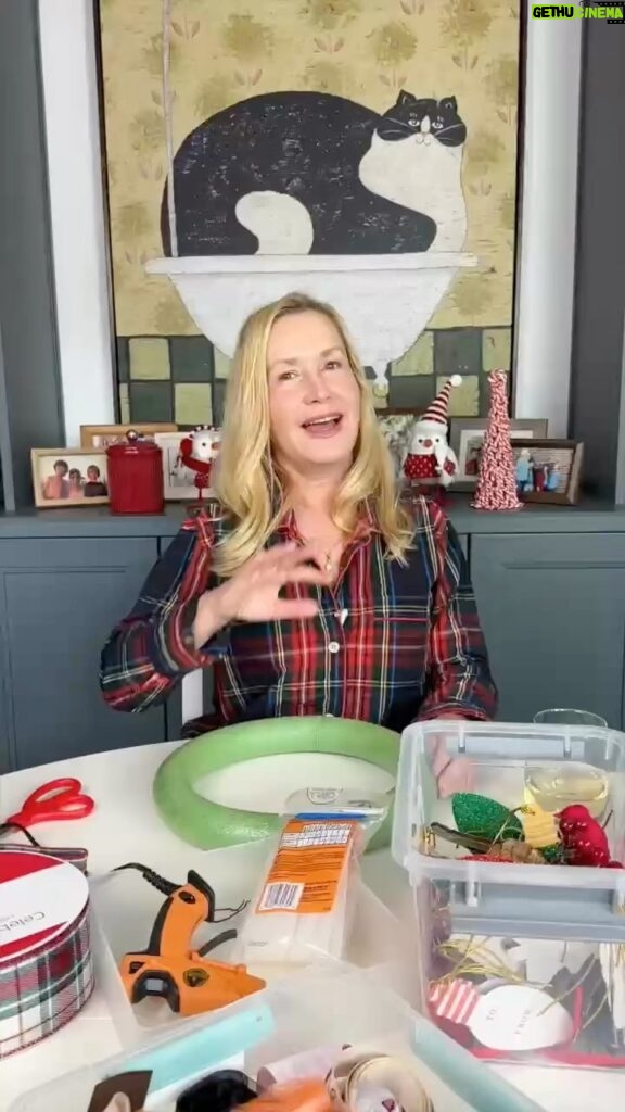 Angela Kinsey Instagram - Crappy Crafting time Part 1!Welcome to my pretend craft show where no skill set is required, pajamas are encouraged and it’s okay if you mess up and talk to yourself and sometimes curse. #crappycrafting ❤️🎄