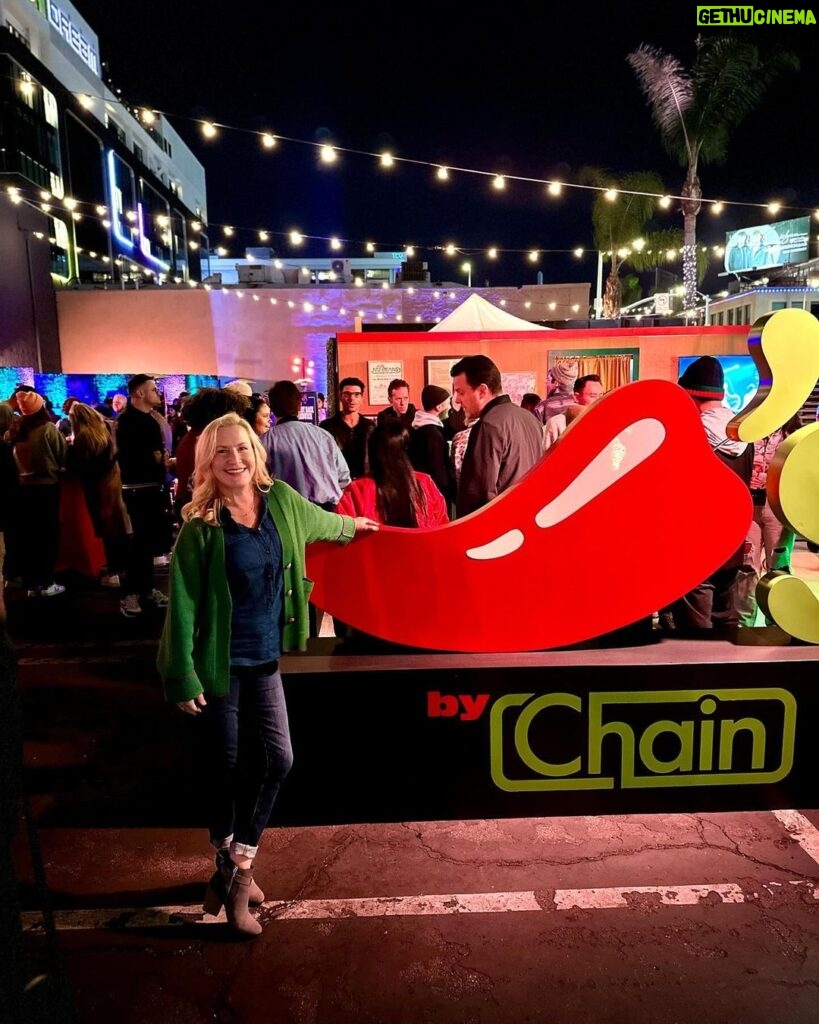 Angela Kinsey Instagram - Great food and a fun night out at @eatatchain ! #margmargmargmarg 😉 @chilis