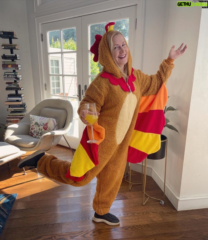 Angela Kinsey Instagram - We all have that friend who’s a little extra…😉Thankful for you all! ❤🦃