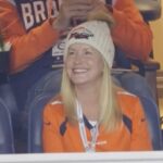Angela Kinsey Instagram - What a fun night! Thanks @broncos ! 💙🧡