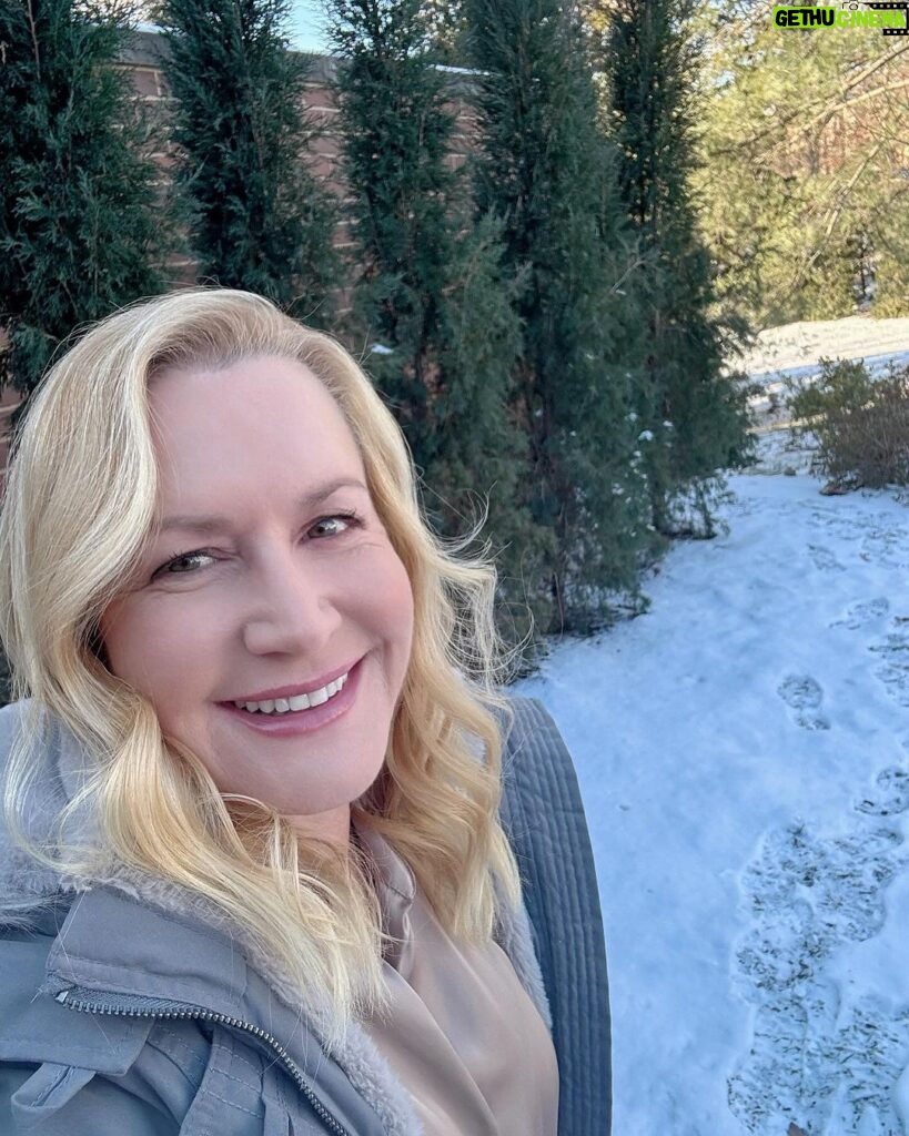 Angela Kinsey Instagram - 1. Between scenes on set today. 2. Snow! 3. Random feather art?? Thank you St. Louis! What a fun 48 hours! 🥰