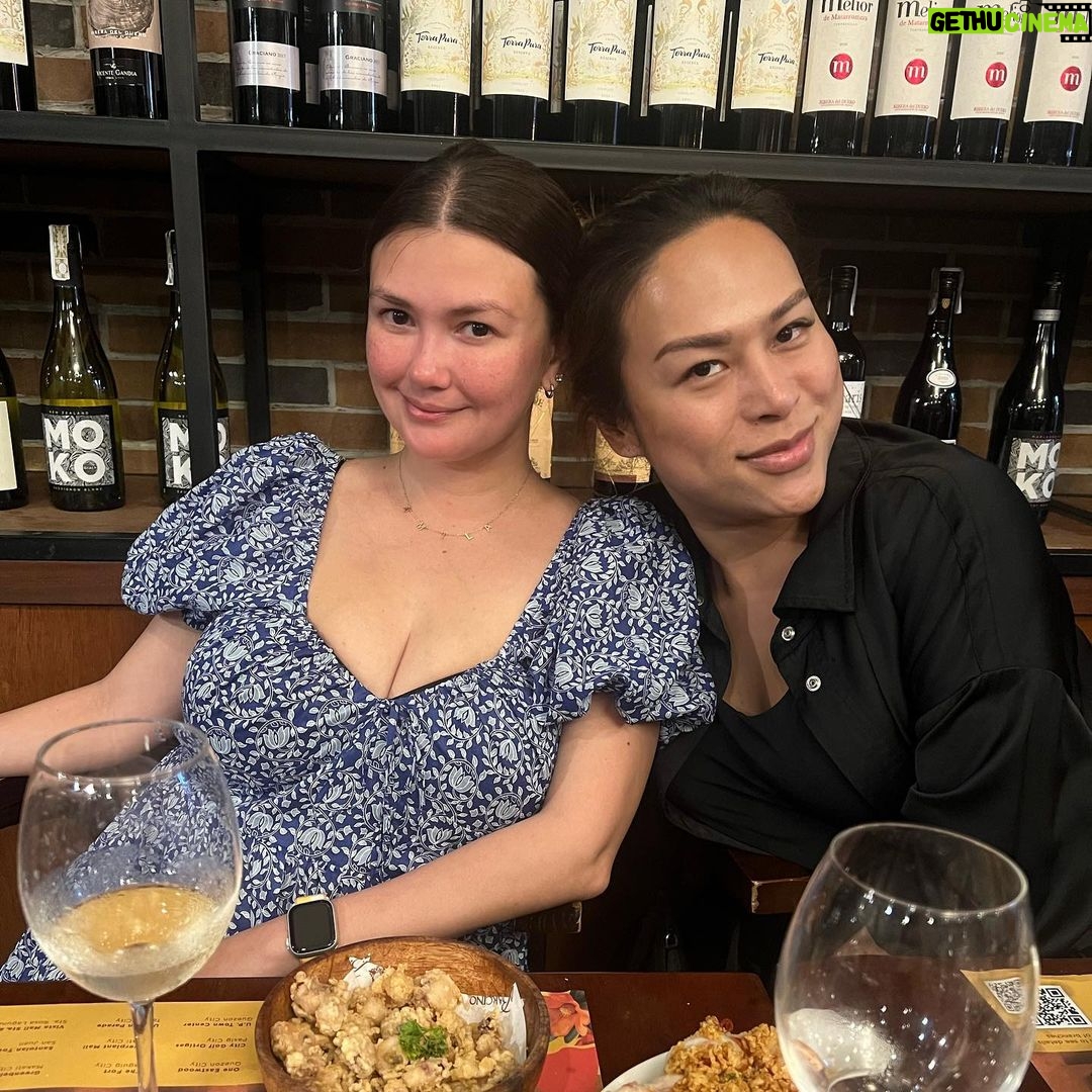 Angelica Panganiban Instagram - Same old, same old w/ my long lost sis 💕 na miss kita ma 🙃 @pattyyap love you 😘