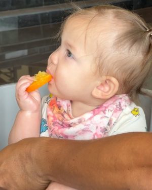 Angelica Panganiban Instagram - Kumapit tayong lahat sa handog na cuteness ng batang ito.. πsana masarap ang dinner ng lahat π
