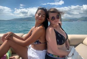 Angelica Panganiban Instagram - Si glaiza,, pinakamasarap maging kaibigan, pinaka game sa puyatan, kahit anong oras, pupuntahan ka niya. Aangkas siya sa motor ng masahista makarating lang sayo. Si glaiza ang pinaka masarap kasama sa sound trip, bibiritin niya mga kanta ni dua lipa ng ganun ganun na lang. si glaiza pinaka masarap kasama sa byahe, mawawala maleta niya pero chill lang siya, bibili na lang kami ng panty sa talipapa ng bhutan, lalabhan at isasampay namin mga bagong panty niya. Si glaiza ang pinaka rockstar na ninang ni bean, bubuhatin niya si bean para makakain ako. Si glaiza ang pinaka matagal ko ng kaibigan. Hanep na, solid pa. Hippie birthday sayo amigah! Kahit may bata na ko ngayon, ikaw pa rin ang number 1 bataah sa puso ko 🫶 fly high baard!