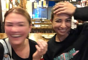 Angelica Panganiban Instagram - Si glaiza,, pinakamasarap maging kaibigan, pinaka game sa puyatan, kahit anong oras, pupuntahan ka niya. Aangkas siya sa motor ng masahista makarating lang sayo. Si glaiza ang pinaka masarap kasama sa sound trip, bibiritin niya mga kanta ni dua lipa ng ganun ganun na lang. si glaiza pinaka masarap kasama sa byahe, mawawala maleta niya pero chill lang siya, bibili na lang kami ng panty sa talipapa ng bhutan, lalabhan at isasampay namin mga bagong panty niya. Si glaiza ang pinaka rockstar na ninang ni bean, bubuhatin niya si bean para makakain ako. Si glaiza ang pinaka matagal ko ng kaibigan. Hanep na, solid pa. Hippie birthday sayo amigah! Kahit may bata na ko ngayon, ikaw pa rin ang number 1 bataah sa puso ko 🫶 fly high baard!