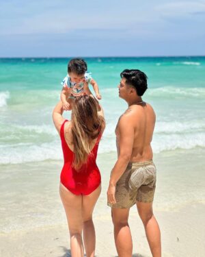 Angeline Quinto Instagram - Beach days with my boys 🏖❤️ First time naming mag-Boracay as a family at sobrang nag-enjoy kami at ang Bulilit namin👶🏻😍 @babysylvio