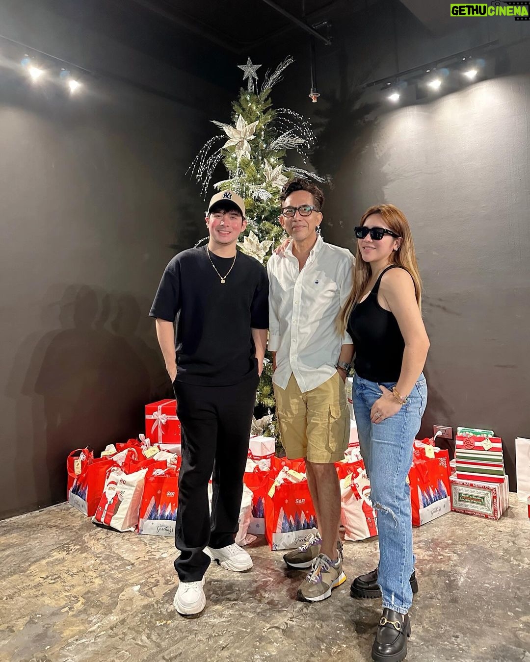 Angeline Quinto Instagram - Merry Christmas everyone and excited for 2024πππ @kreativden π«Άπ»π₯π¬
