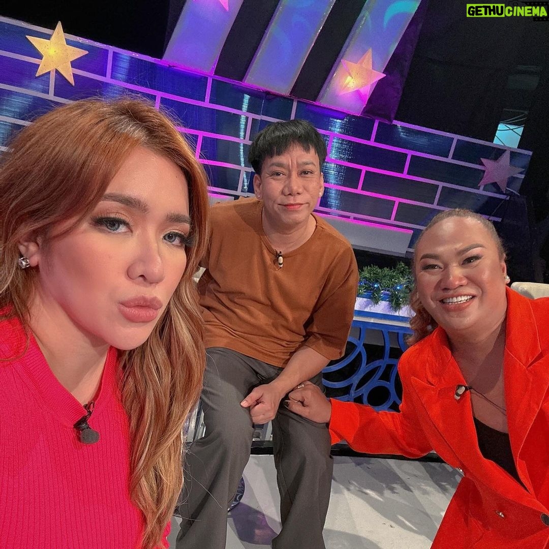 Angeline Quinto Instagram - Kuya Dick and Inay Maria with ICSYV Fam🤩🫶🏻 @icsyvph 💋