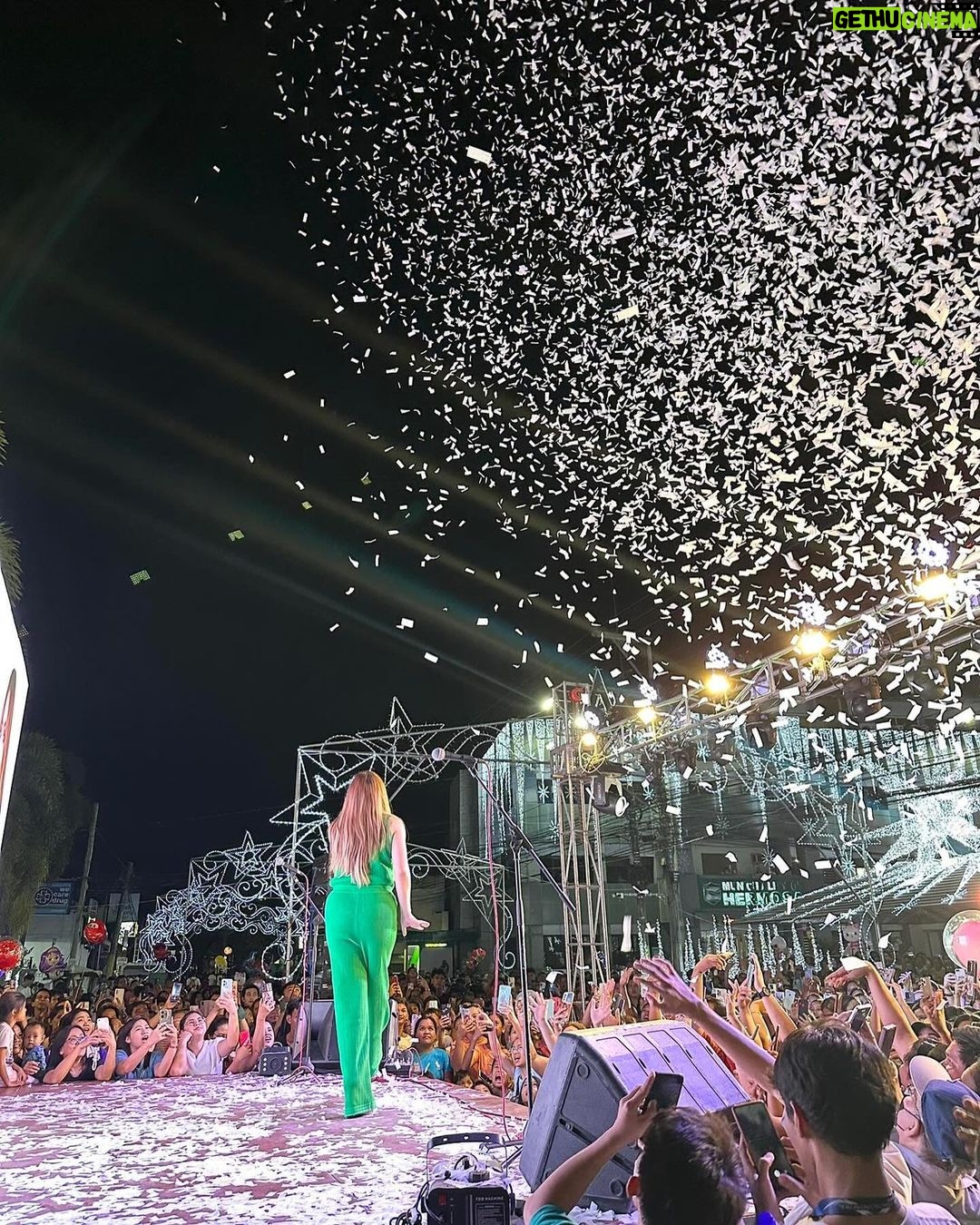 Angeline Quinto Instagram - Thank you very much, Hermosa Bataan 🫶🏻 Maraming Salamat po Mayor Jopet Inton and Mayora Anne Inton sa pag imbita sa akin. Salamat po Fr. Ernie De Leon🫶🏻🥰 Maligayang Pasko po sainyo🎄❤️
