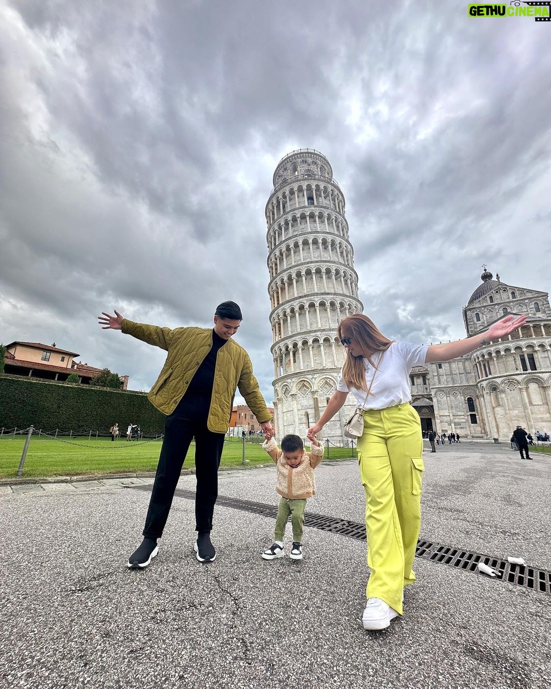 Angeline Quinto Instagram - Vacations are meant to be shared with the people we love the most🫶🏻 🇮🇹 Pisa, Italy